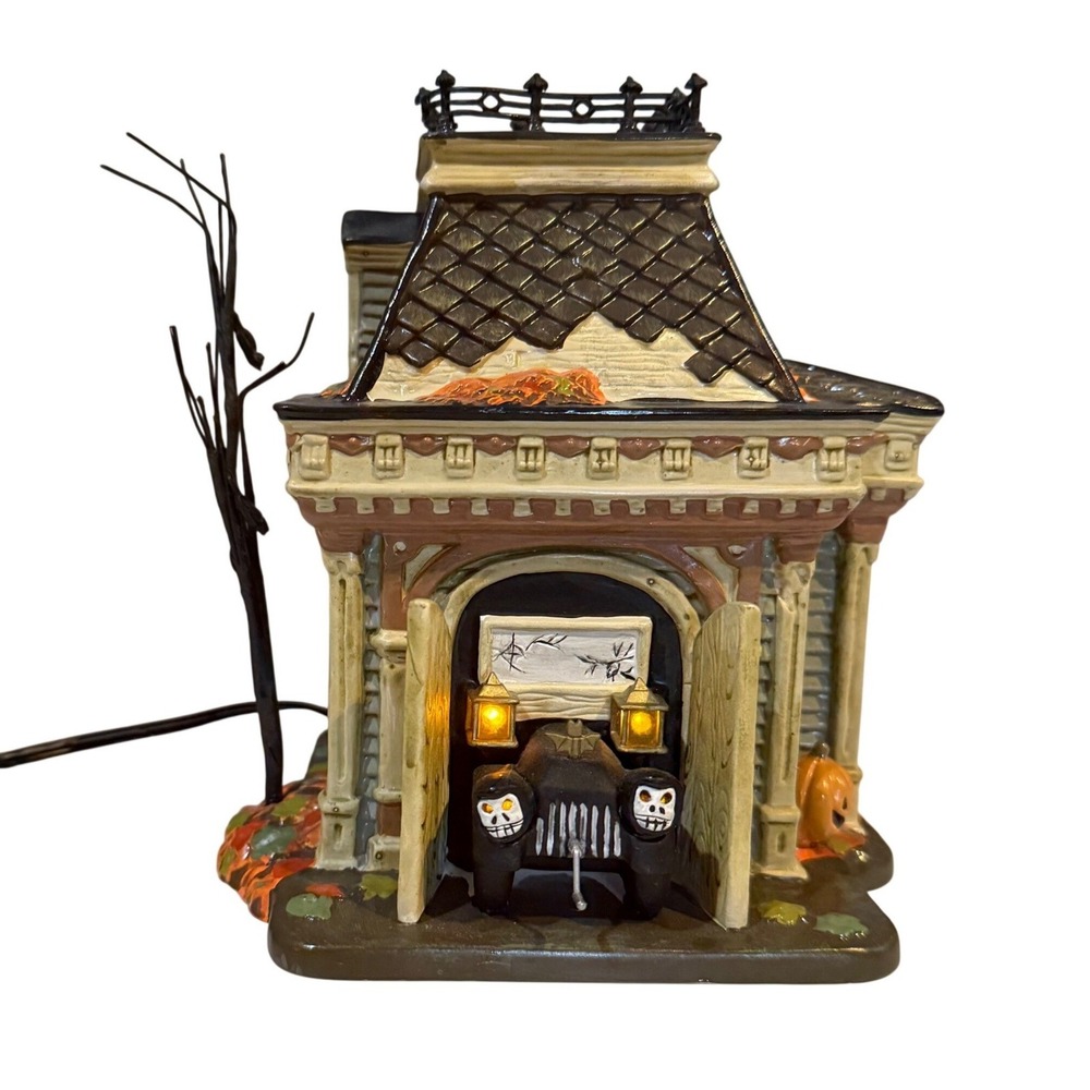 Dept 56 Snow Village Halloween Grimsly's Garage Lighted House 56.54706